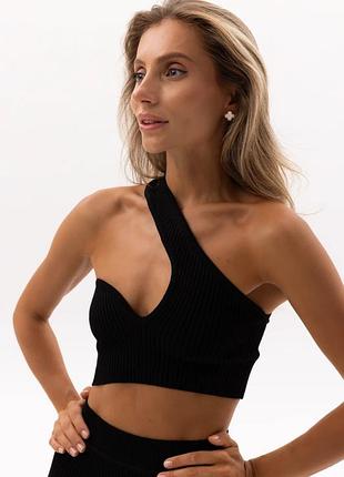 Асиметричний чорний топ