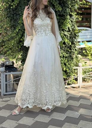 Весільна сукня нареченої розміру 32-34xs, кольору слонової кістки