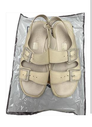 Босоніжки  жіночи ( підліткові) 36 розмір - подарунок