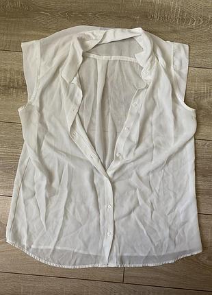 Легка блуза молочного кольору