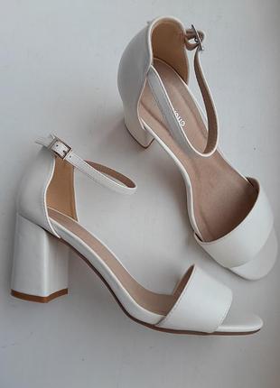 Босоножки 40р