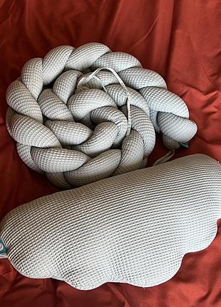 Набір бортик-косичка та подушка для дитячого ліжечка