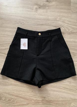 Теплі костюмні шорти