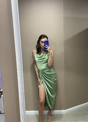 Атласна сукня