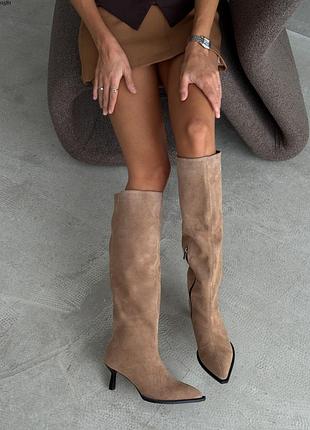 Стильные замшевые демисезонные сапоги