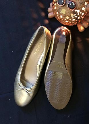 Шкіряні осінні туфлі золотистий колір