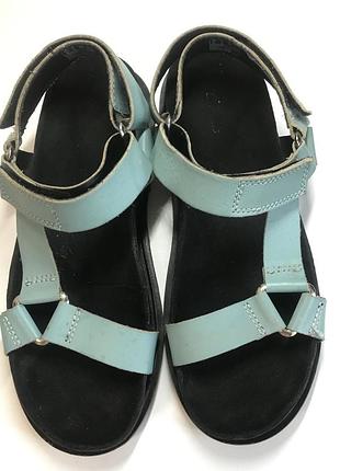 Зручні шкіряні сандаліі