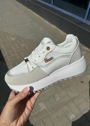 Стильні жіночі кросівки / кросівки платформа