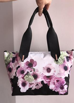 Сумка ted baker-нейлонова через плече,з квітковим принтом.