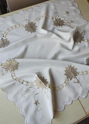 Невероятная праздничная скатерть, 99х100, с золотистой вышивкой и элементами вырезания🤩👌🌞💛🤍