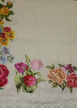 Скатерть 150см×150см.лен 100%.ручная вышивка.высота квитьев 22 см. колir Белый.новая.