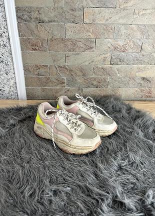 Кросівки зі вставками