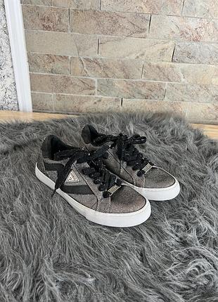 Кросівки в блискітку