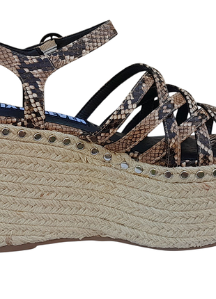 Женские босоножки на платформе