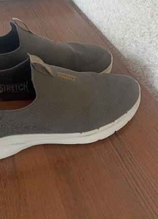 Невесомые слиппоны фирмы skechers44 г
