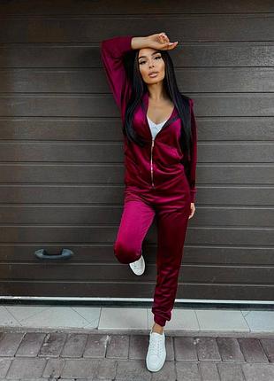Костюм женский