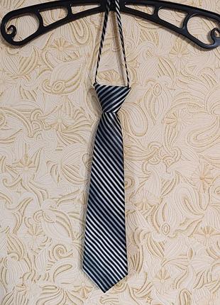 Краватка з регулюючим фіксатором