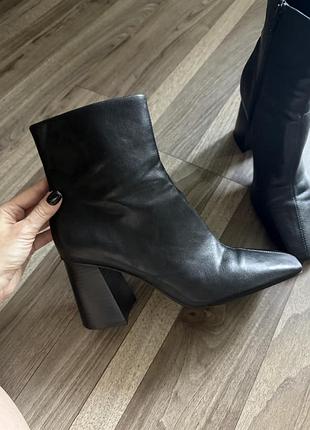 Жіночі черевики