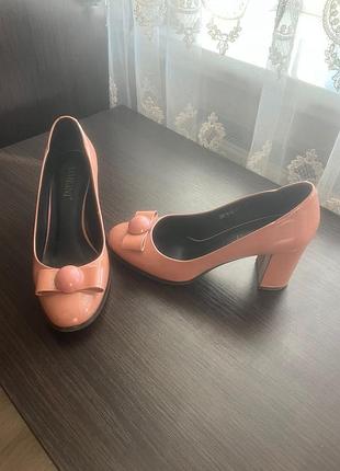 Жіночі туфлі