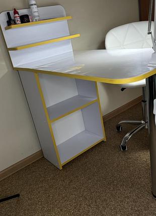 Стіл манікюрний