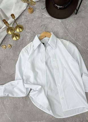 Женская классическая базовая рубашка на пуговицах в деловом стиле белая