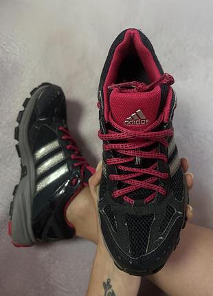 Жіночі бігові кросівки adidas runeasy