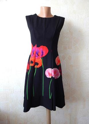 Стильное платье с яркими цветами