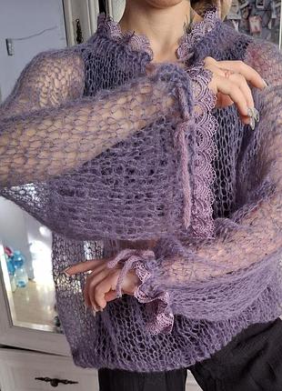 Стильная кофточка паутинка с кружевом сиреневого цвета