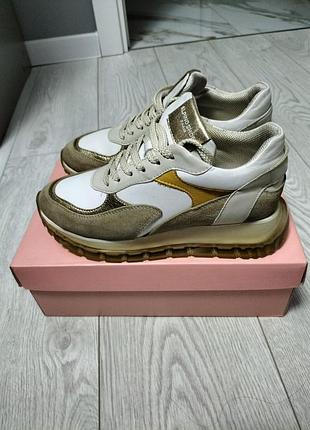 Продам кроссовки женские натуральная кожа с замшевыми вставками