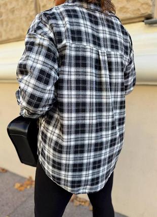 Жіноча повсякденна базова картата оверсайз сорочка у клітинку чорно-біла біло-чорна