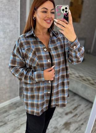 Женская базовая повседневная оверсайз-рубашка в клетку шоколадно-голубая