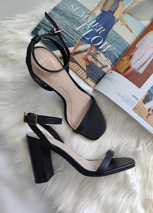 Шкіряні босоніжки m&s collection