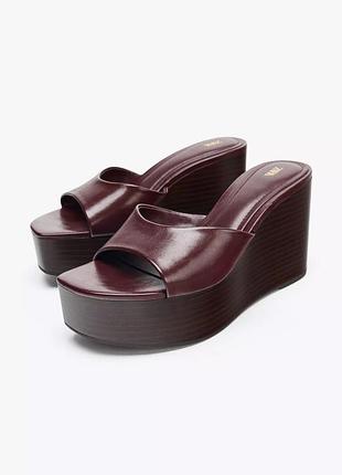 Босоніжки на танкетці бордо zara new