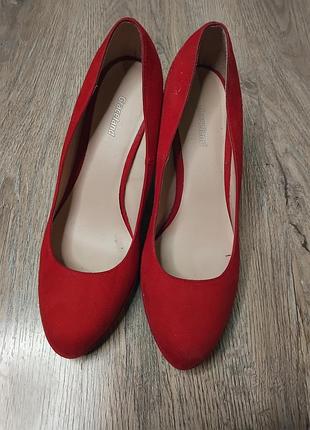 Туфли на каблуке