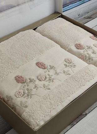 Нежные бежевые полотенца, 2 штуки. банное + лицевое. с вышивкой. турция pupilla luiza uzum bej