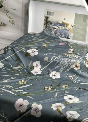 Сатиновое постельное белье. евро размер. 100% хлопок. серый с полевыми цветами. word of dreams китай