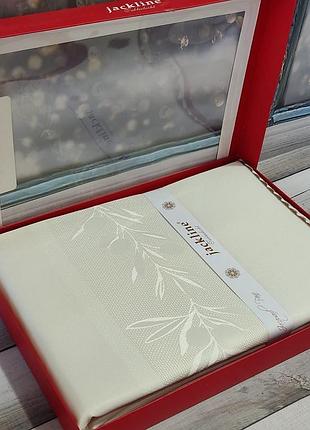 Жаккардовая скатерть с пропиткой, прямоугольняа, 160х220см. ​​​​​​​jackline турция. (5044)