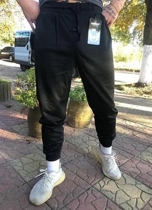 Чоловічі спортивні штани на манжеті