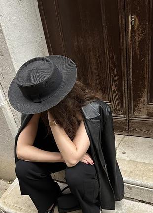 Капелюх чорного кольору