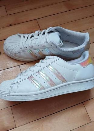 Женские кожаные кроссовки