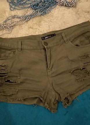 Шорты цвета хаки