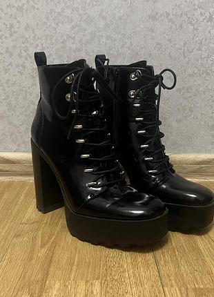 Черевики, ботильони чорні жіночі лакові