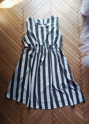 Женское платье в полоску с карманами