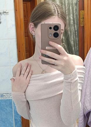 Жіночий гольф з відкритими плечима