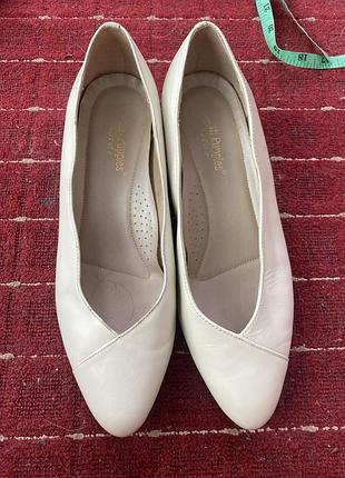 Туфли лодочки бежевый балетки на низком каблуке