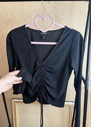 Дуде гарний чорний топ в рубчик на затяжках