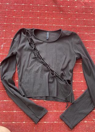 Лонгслив хаус с вырезом на груди