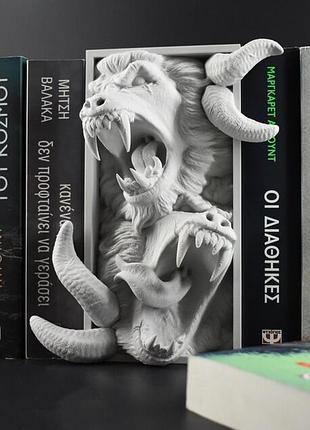 Книжковый уголок «хранитель темноты» — для настоящих ценителей ужасов белый 0800-2