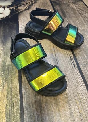 Босоніжки для дівчини 33 розмір