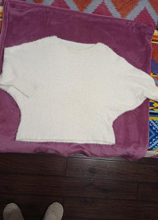 Светр жіночий